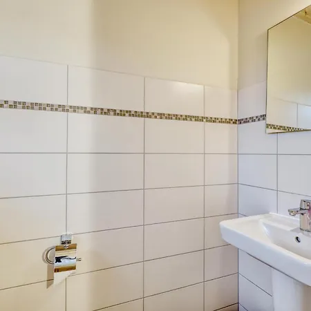 2 Bedroom Stunning In Ferienhaus *